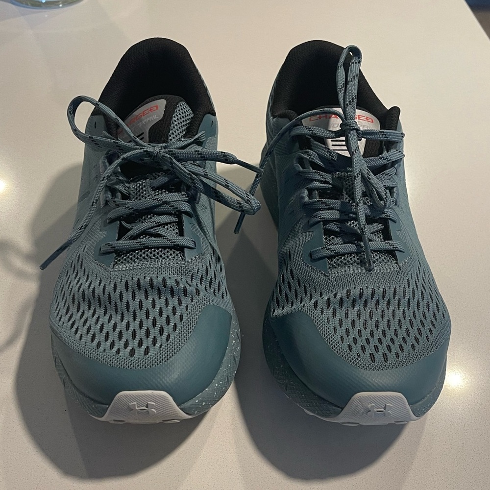 Under Armour Charged Bandit 5 Trail Running
Men size 10.5